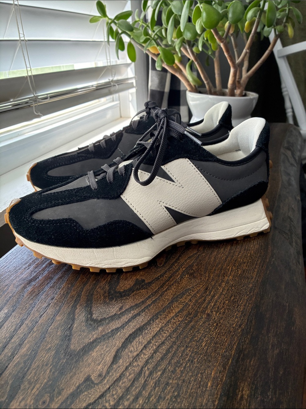 Women’s New Balance 327 sneakers